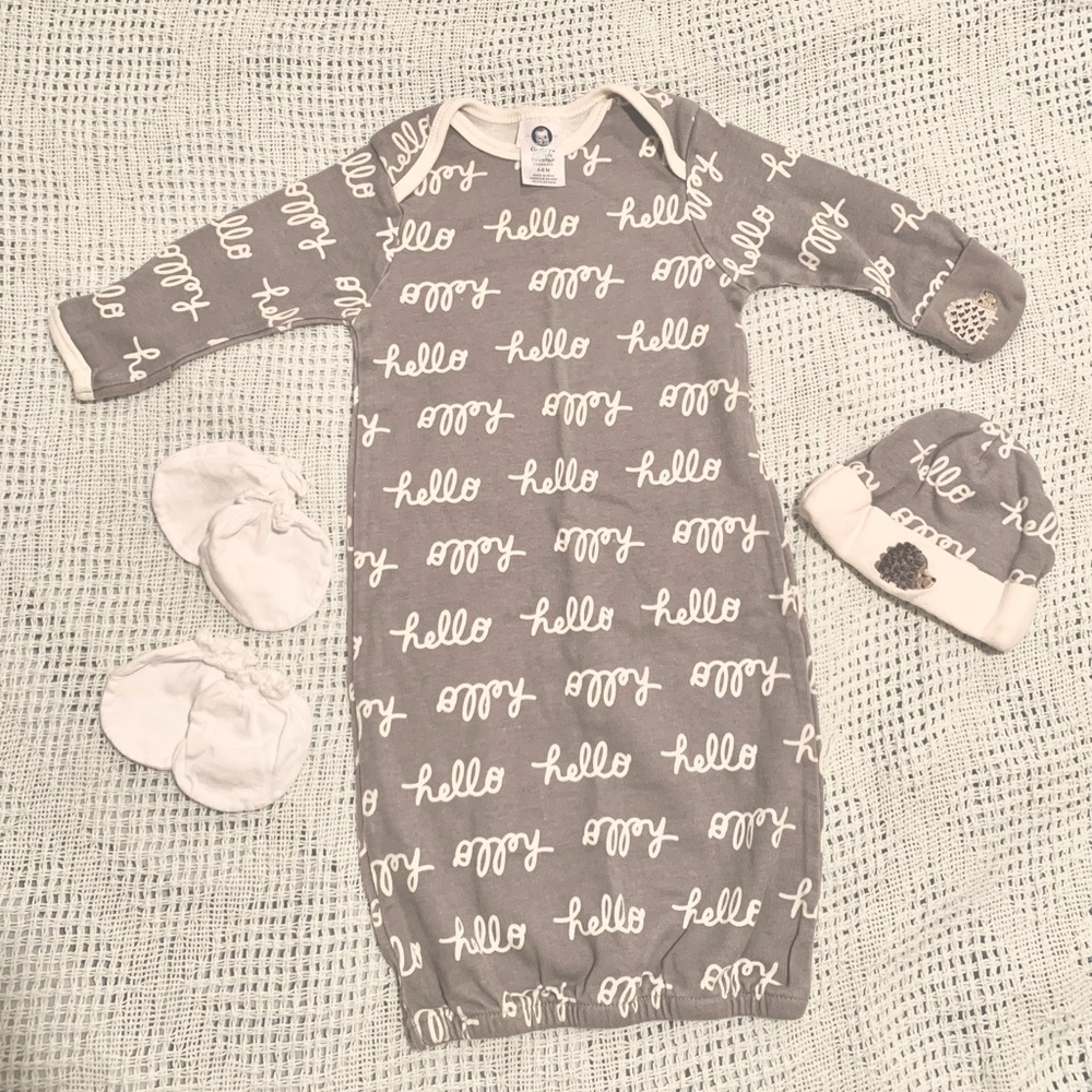 Unisex Organic Gerber “Hello” Gown 0-6 mos